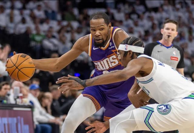 篮球赛事-两巨头隐身 篮板球被爆 杜兰特这一次又选错了