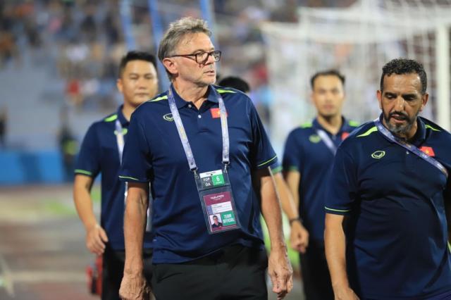 乐鱼APP-【对手】越南国足大换血 特鲁西埃召入15名国奥球员