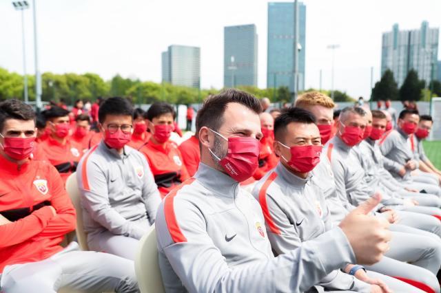 乐鱼体育赛事直播-海港慎言夺冠藏不住雄心 莱科：我更想换一种说法